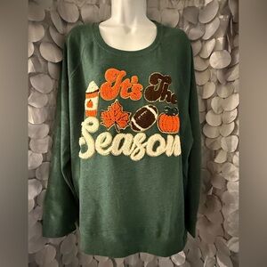 Festive Green Women's Sweatshirt with Seasonal Motifs